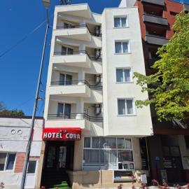 Hotel Cora，位于康斯坦察的酒店