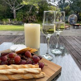 Willow & Waves- Huge outdoor space & Full kitchen，位于Hector的酒店