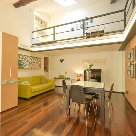 The Star Loft - A Luxury top floor，位于科莫的酒店