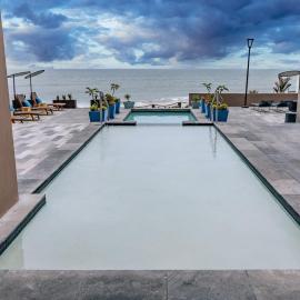 Beachfront Condo with Balcony amazing view，位于提华纳的酒店