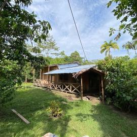 YAKU albergue y Camping，位于Padre Cocha的酒店