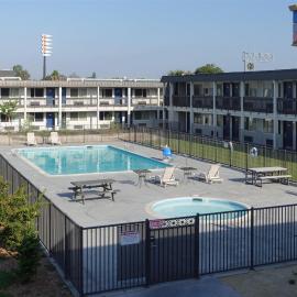 Motel 6-Claremont, CA，位于克莱蒙特的酒店