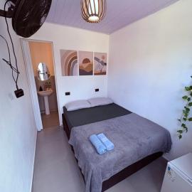 Mini Suites Lemon - Ar Condicionado e Cozinha - Praia do Sesc Bertioga,位于伯迪亚哥的酒店