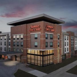 Hampton Inn & Suites Omaha-Downtown，位于奥马哈的酒店