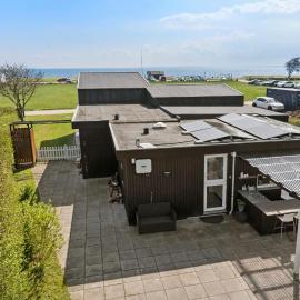 Beautiful Home In Haderslev With Sauna，位于哈泽斯莱乌的酒店