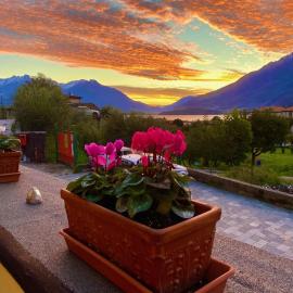 Casa Carmen Apartment Lake Como，位于东戈的酒店