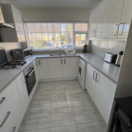 Modern 3-Bed Family Home in Quiet Sheffield Area