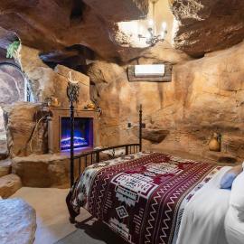 Cave Dwellers- Zions' Only Hand-Sculpted Cave，位于Cane Beds的酒店