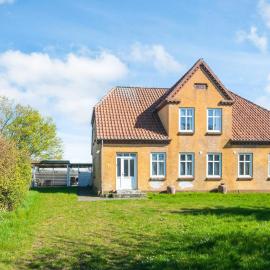 6 person holiday home in Grenaa