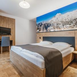 Török rooms, bistro & wellness，位于勒什的酒店
