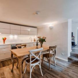 Smile Apartments zum Goldenen Strauß，位于杜伦斯坦的酒店