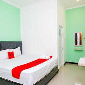 RedDoorz near Candi Prambanan 3 Yogyakarta，位于Kenaran的酒店
