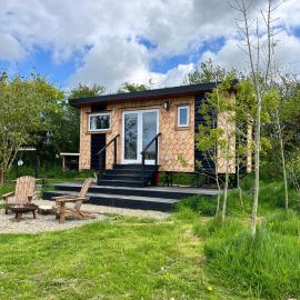Tŷ Ni Tiny Houses，位于Bridell的酒店