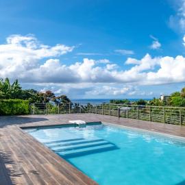 Maraea Deluxe Apt 2BR 2BA with Pool View near Tahiti Airport，位于Avae的酒店