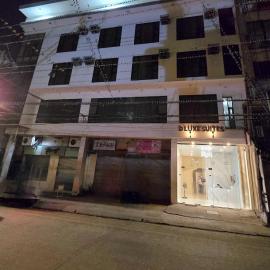 D'Luxe Suites，位于Lanquis的酒店