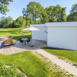 Cozy Home In Afferden With House A Panoramic View，位于Afferden的酒店