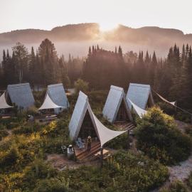 Farouche Tremblant Cabines nature avec bain nordique，位于苏必利尔湖的酒店