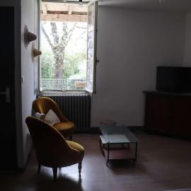 agréables studios avec terrasse sur jardin，位于科萨德的酒店