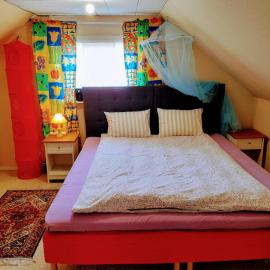 Small bedroom, outside toilet, shower kitchen, 120 m from Sandbach，位于Bräcke的酒店