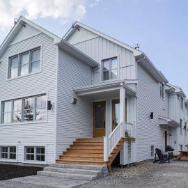 Most beautiful condo 101 in Bromont Vieux，位于布罗蒙的酒店