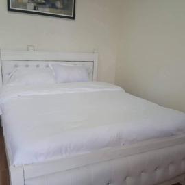 Chambersluxe Accomodation and Restaurant，位于Keruguya的酒店