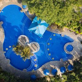 Riverside Springs Resort，位于奇旺的酒店