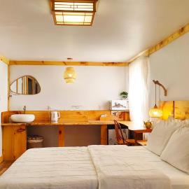 Private little Zen guestroom free parking，位于Lower Sackville的酒店