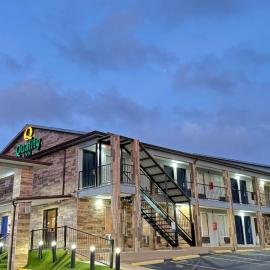 Quality Inn Crestview I-10 Eglin AFB Area，位于克雷斯特维尤的酒店