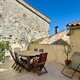 Charmante maison de village dans la vallée du lac du Salagou，位于Salasc的酒店