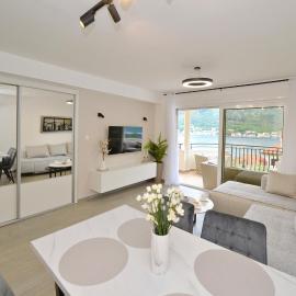 SEA VIEW apartment, Dobrota, Kotor，位于多布罗塔的酒店