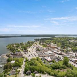 Wake to views of Leech Lake，位于Walker的酒店