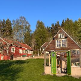 Brinkbacken, helt hus, fantastisk utsikt, stor tomt!，位于Ålberga的酒店