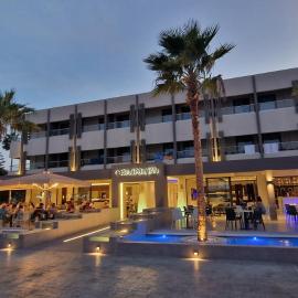 Cosmopolitan Hotel，位于科斯镇的酒店