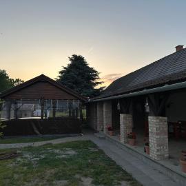 Százholdas Pagony Vendégház Solt，位于Solt的酒店