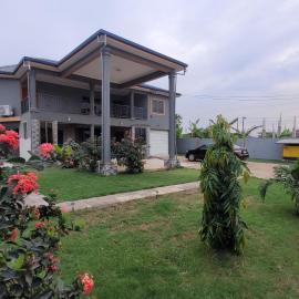 Stylish House with Generator - Tema Community 25，位于Hanya的酒店