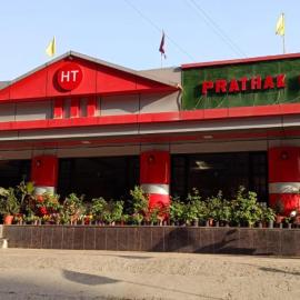 Hotel Traveller Inn & Prathak Restaurant,位于博瓦利的酒店