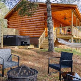 Cozy Cabin Getaway!，位于Fancy Gap的酒店