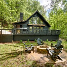 5 Mi to Helen: Hideaway w/ Deck & Grill!，位于索蒂纳科奇的酒店