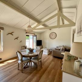 Myfa Beachcottage Zeewind II 243，位于布列登的酒店