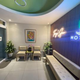 J Hotel,位于罗哈斯城的酒店
