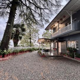 Writers Chalet, Mussoorie by hnh，位于穆索里的酒店