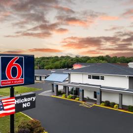 Studio 6 Hickory NC,位于希科里的酒店