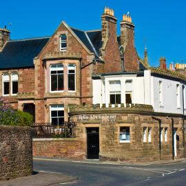 Royal Mackintosh Hotel，位于邓巴的酒店