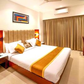 Hotel Hills Park Pathanamthitta，位于Pathanāmthitta的酒店