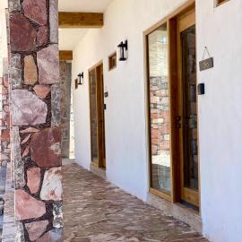 El Callejón HIERRO，位于雷亚尔卡托尔塞的酒店