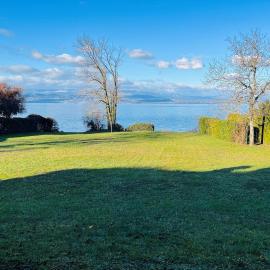 Appartement tout confort pieds dans l'eau avec vue imprenable , pause nature，位于Anthy的酒店