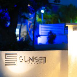 Sunset Lane Apartment Hotel，位于圣詹姆斯的酒店