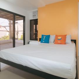 Sans Hotel near Enchanted Kingdom Santa Rosa Laguna，位于Santa Rosa的酒店