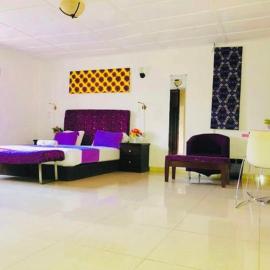 ZUNOX GUEST HOUSE，位于弗里敦的酒店
