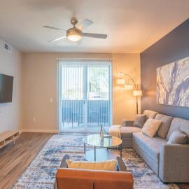 Spacious 2BD - Gym, Pool, Parking, W-D - Sleeps 8